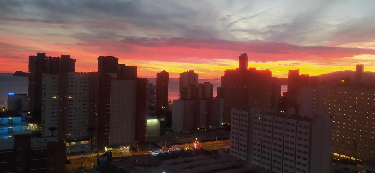 Apto San Angelo Benidorm Vistas Al Mar 400 M Kültér fotó
